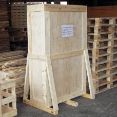 適用於玻璃、板材等需直立擺放節省空間的物品，可依裝箱方式或搬運狀況客製化量身打造。